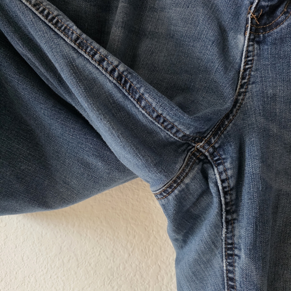 Distressed Blue Jeans Capri - Picture 2 of 5